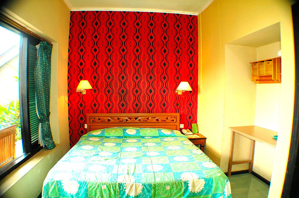 Foresta Inn Family Resort Prigen Extérieur photo