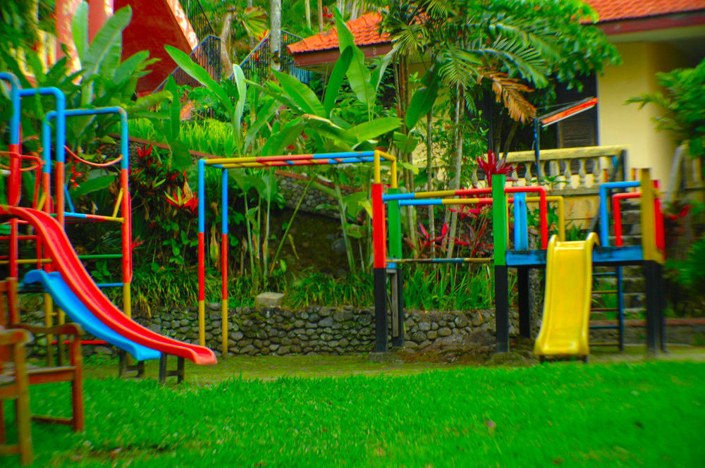 Foresta Inn Family Resort Prigen Extérieur photo