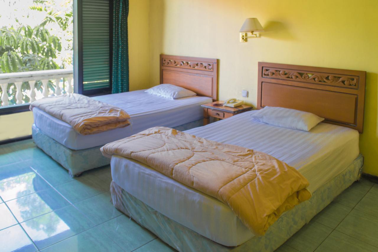 Foresta Inn Family Resort Prigen Extérieur photo