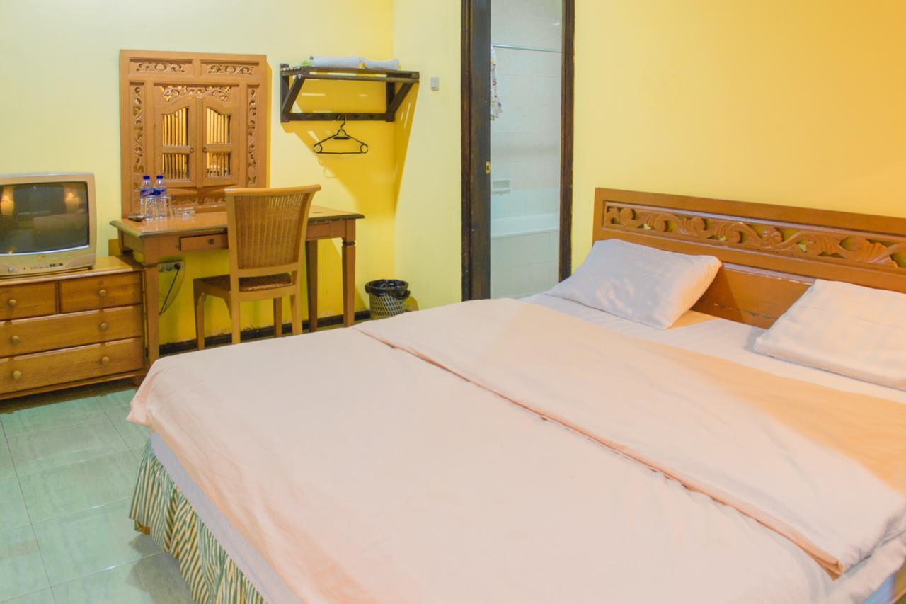 Foresta Inn Family Resort Prigen Extérieur photo