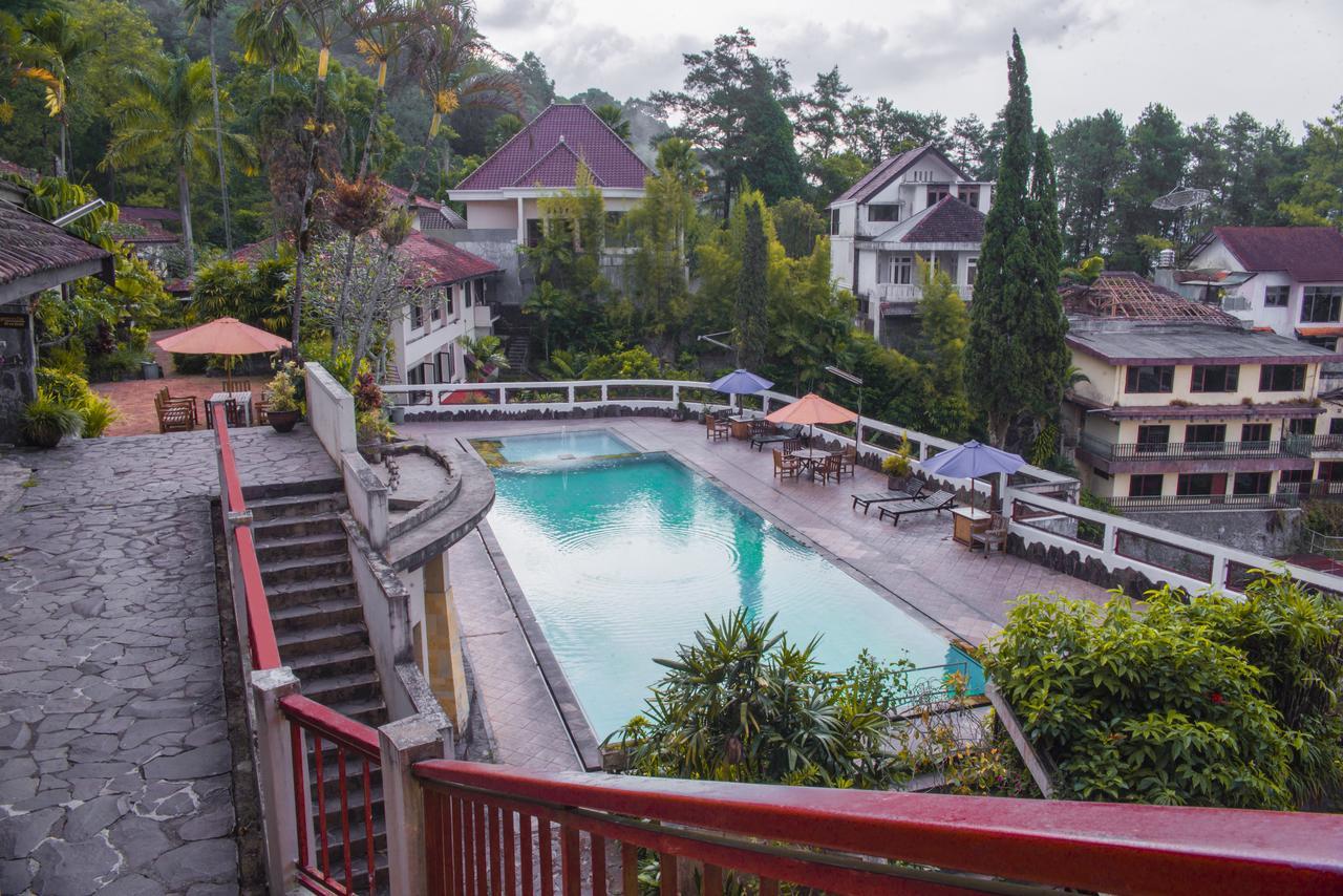 Foresta Inn Family Resort Prigen Extérieur photo
