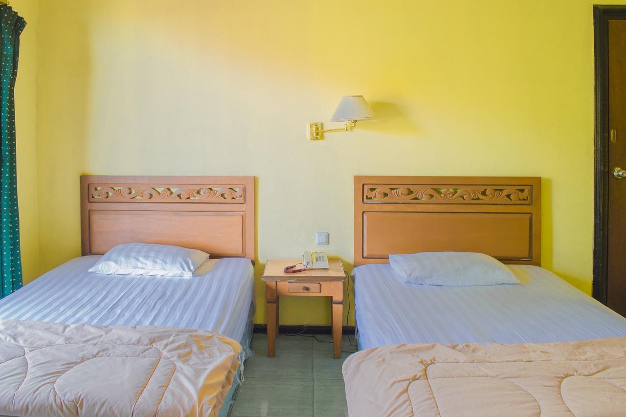 Foresta Inn Family Resort Prigen Extérieur photo